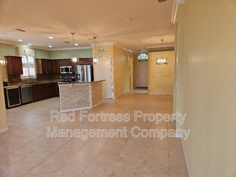 Building Photo - 1775 Scarlett Ave