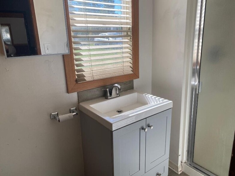 Building Photo - 22662 Seeley Dr