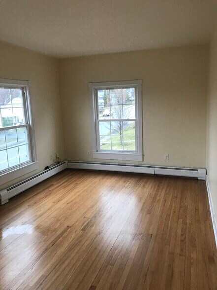 bedroom - 929 Avery Ave