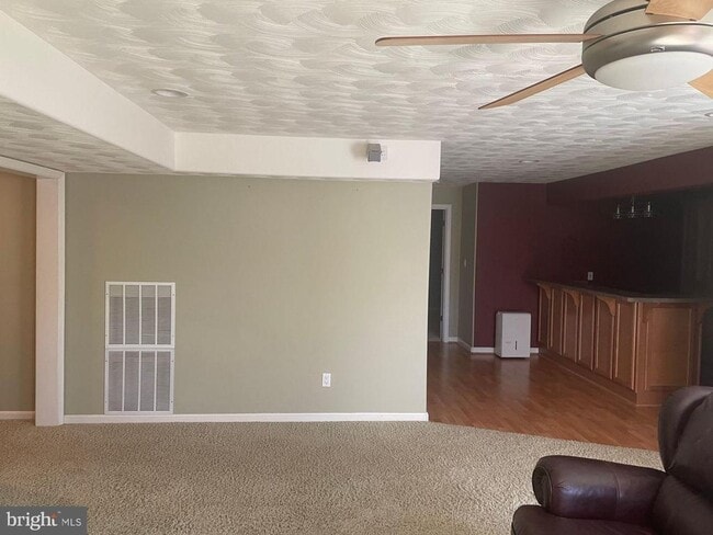Building Photo - 14 Sassafras Ln