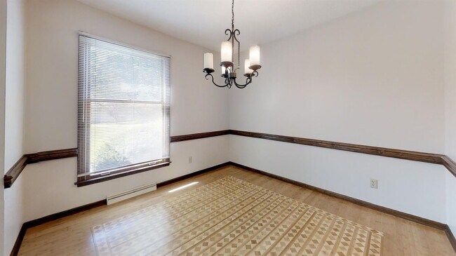 Building Photo - 933 High Meadow Dr