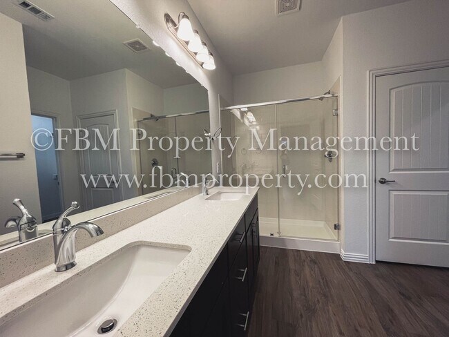 Building Photo - 655 Excelsior Dr
