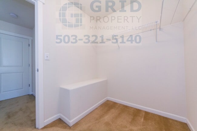 Building Photo - Beautiful 3BR Townhome