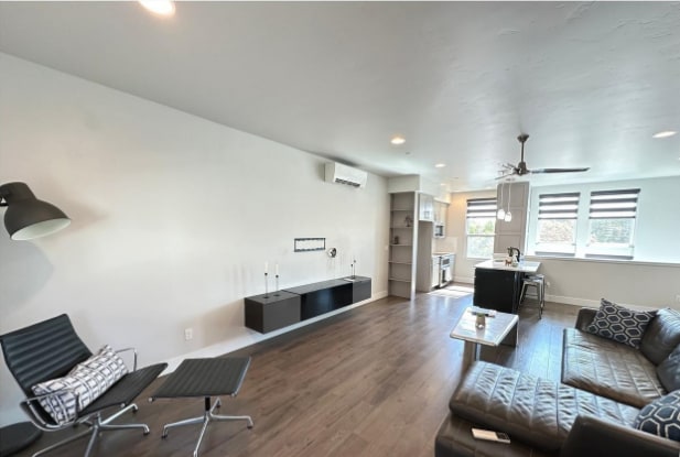 Building Photo - 1514 W River St