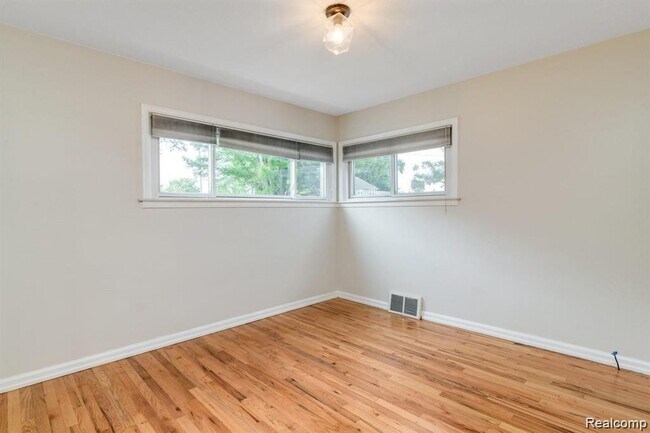 Building Photo - 3426 Chester Rd