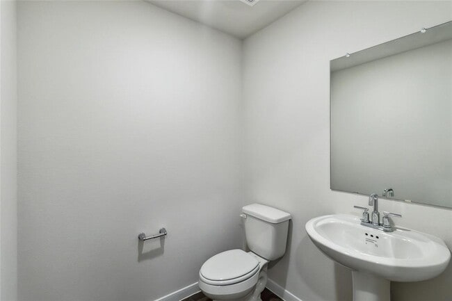 Building Photo - 326 Darwin Pl