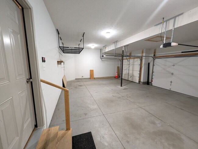 Building Photo - 5011 Clearwater Dr