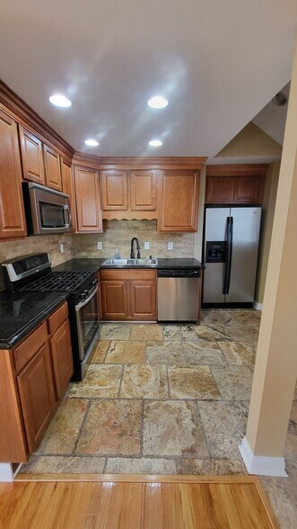 Building Photo - 1924 N Talbott St