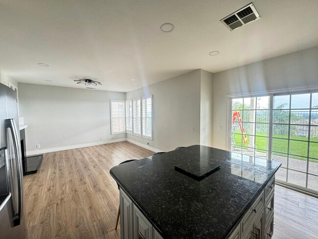 Building Photo - 4 Pastora