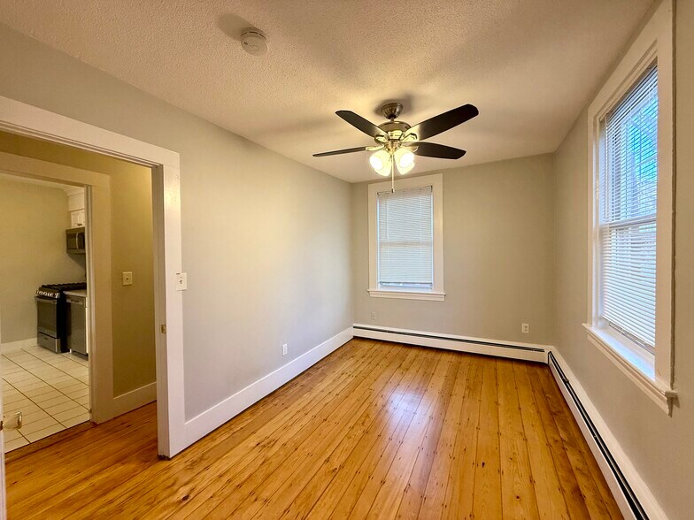 Building Photo - 19 Roberts St