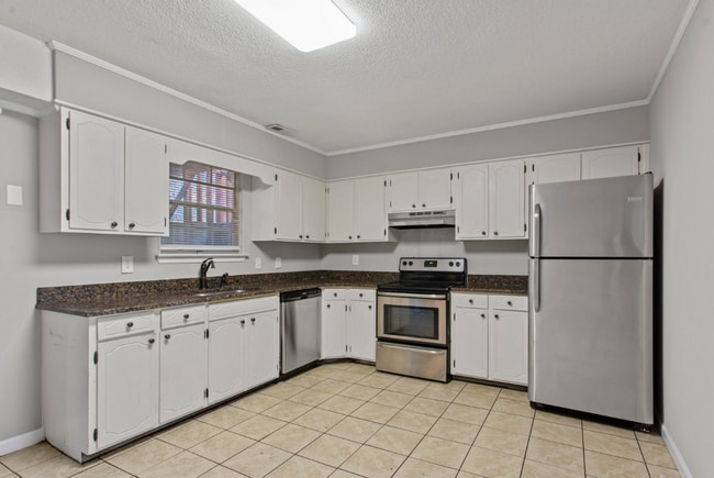 Building Photo - Spacious 4 Bedroom Home in Desirable East Brainerd! - $350 off First Month Rent!