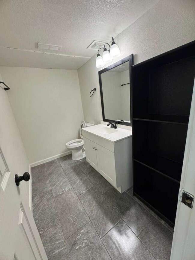 Building Photo - Ready to Move in... Do not miss this house !!!!