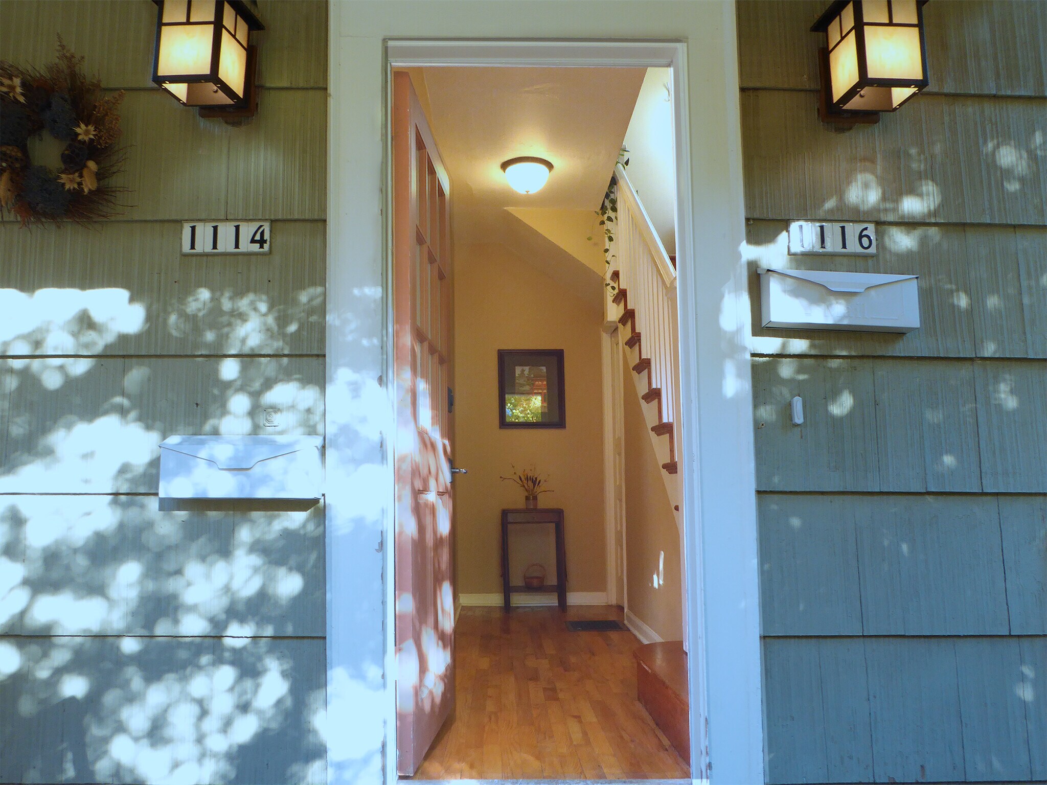 Shared entry - 1114 SE 30th Ave
