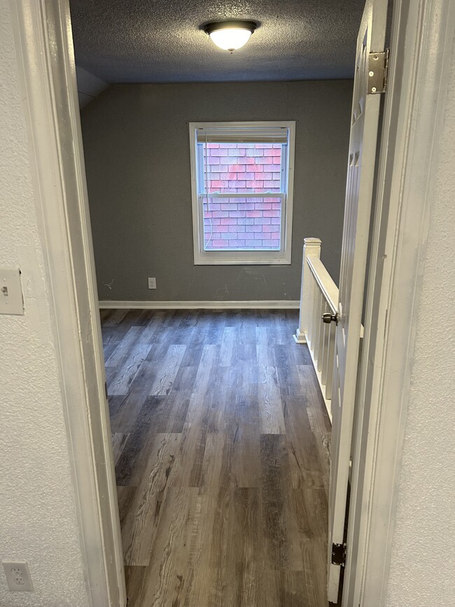 Upstairs Bedroom - 18918 Westphalia St