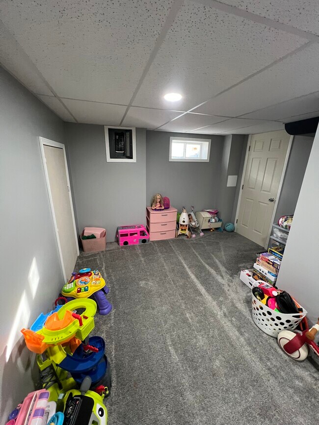 Building Photo - 6712 Grove Rd