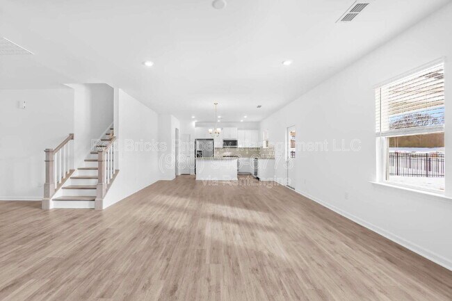 Building Photo - 2137 Riverbend Ave