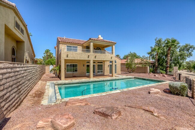 Building Photo - POOL HOME WITH LUSCIOUS GOLF COURSE & MAJE...