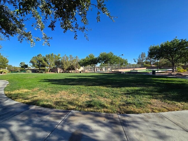 Building Photo - An Amazing 3 Bedroom, 2 Story Home in Silverstone Ranch.