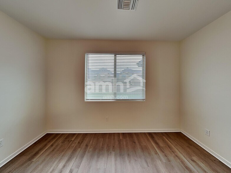 Building Photo - 10824 N Avenida Vallejo