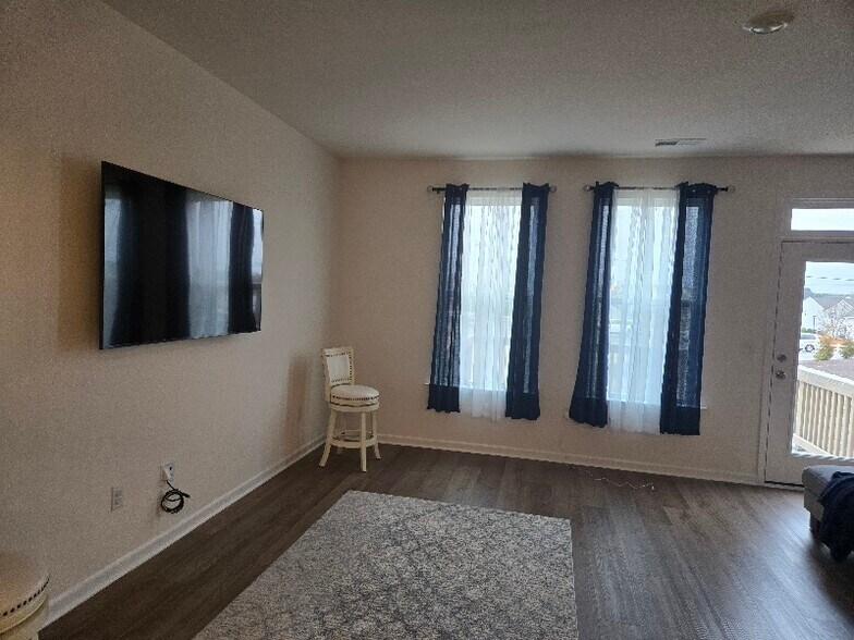 Building Photo - 868 Parc Townes Dr