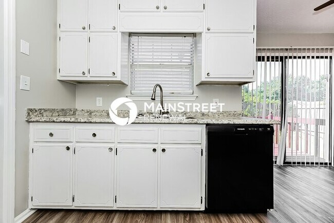 Building Photo - 3 Bedroom Pet-Friendly Home in Riverdale, GA with Main Street Renewal