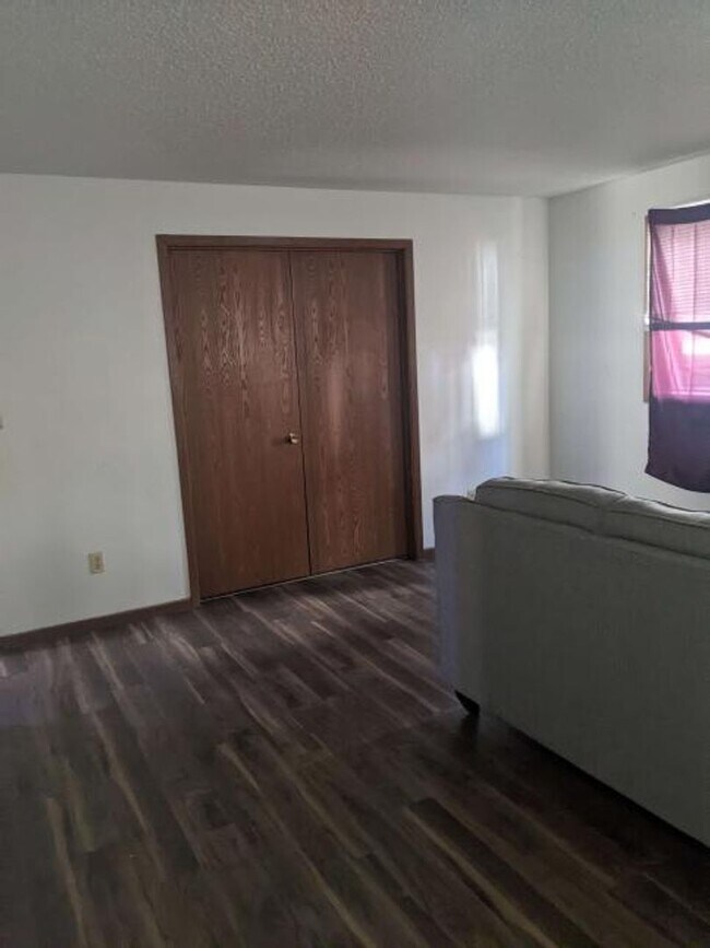 Building Photo - Quiet apartment along Westwinds