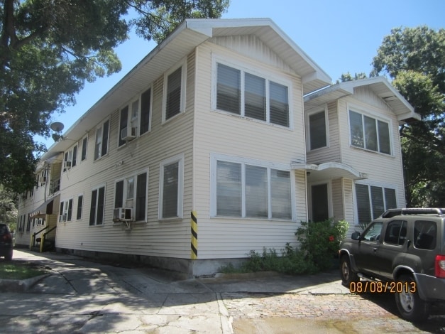 Building Photo - Hyde Park Apartment Building