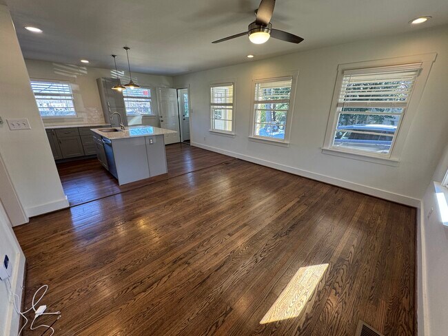 Building Photo - 432 Woodvale Ln