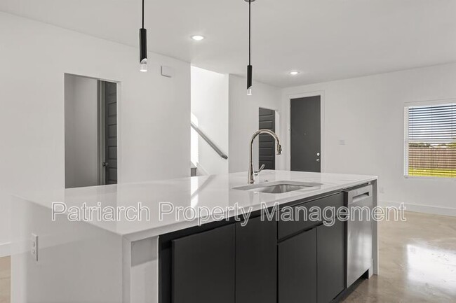 Building Photo - 3003 Alpha Wolf Ct