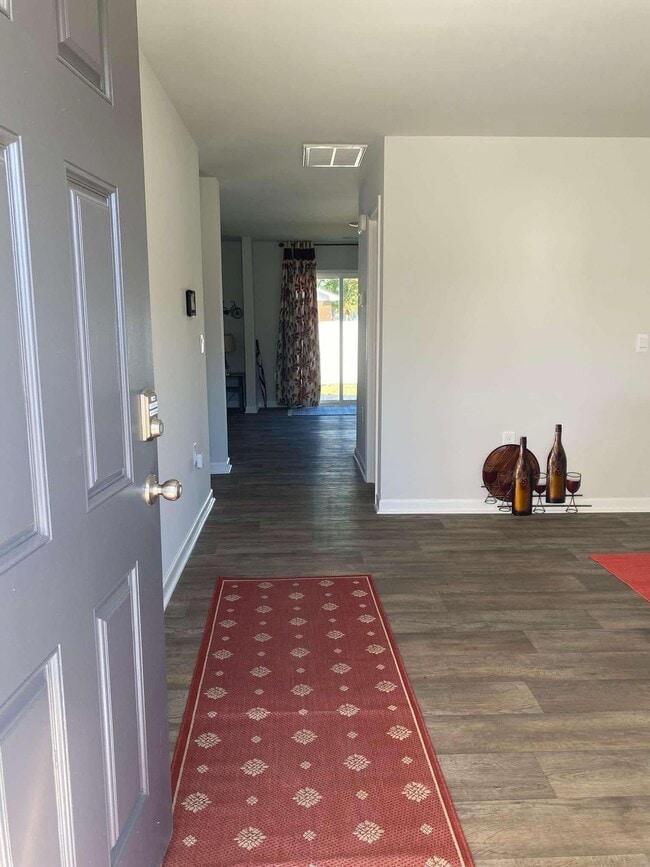 Building Photo - 1313 Riverstone Dr