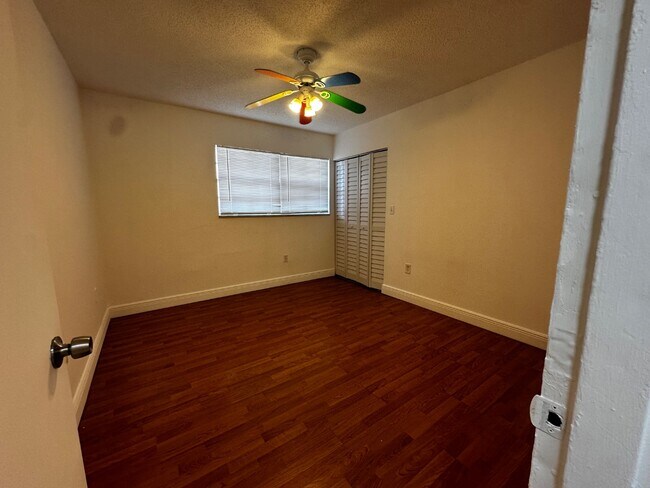 Building Photo - 5100 SW 41st St