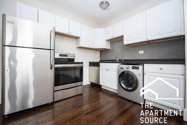 Primary Photo - 3345 N Marshfield Ave