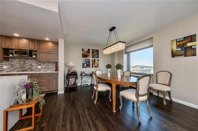 Building Photo - 320 Fort Duquesne Blvd