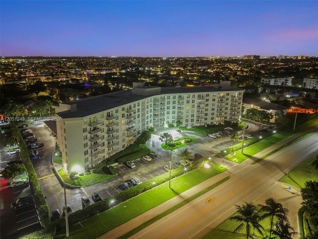 Building Photo - 2851 S Ocean Blvd
