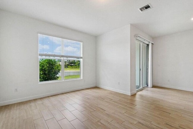 Building Photo - 4159 Lagoon Shore Dr