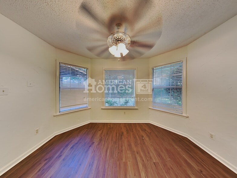 Building Photo - 245 Brookstone Cove