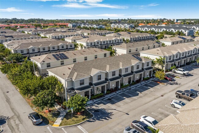 Building Photo - 561 NE 5th Terrace