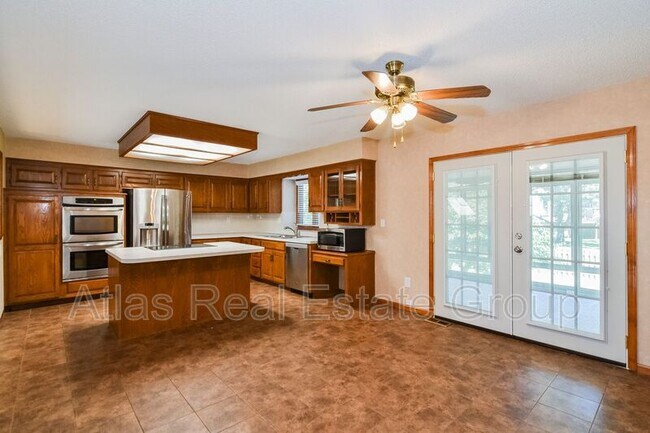 Building Photo - 322 NE Lincoln St