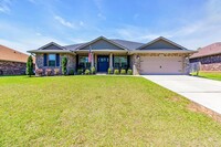 Building Photo - 4 Bedroom in CRESTVIEW!!