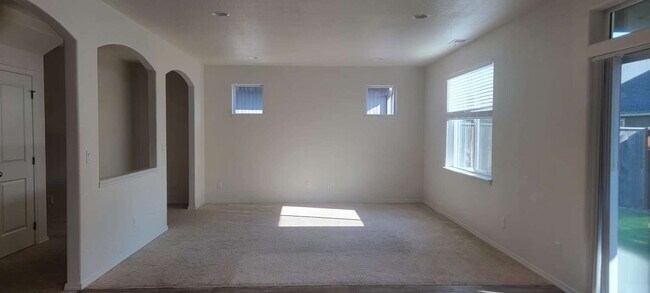 Building Photo - Master Suite and Junior Suite with its own attached bathroom