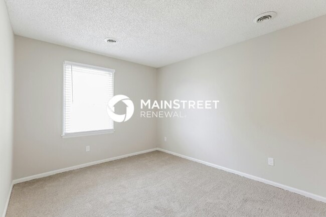 Building Photo - 3 Bedroom Pet-Friendly Home in LEES SUMMIT, MO with Main Street Renewal