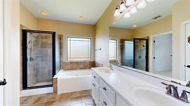 Building Photo - 3900 Latinne Ln