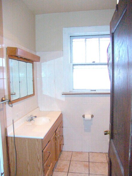 Building Photo - 5218 Holly Hills Ave