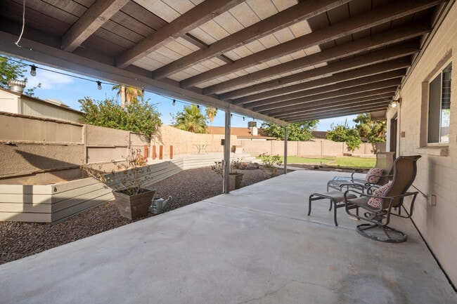 Building Photo - 4515 W Shaw Butte Dr