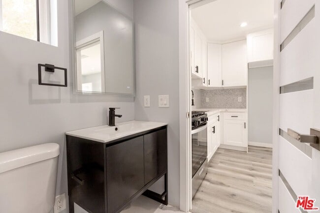 Building Photo - 7420 Vanalden Ave