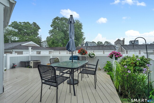 Building Photo - 92 Limewood Ave