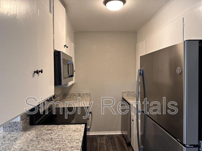 Building Photo - 403 Main St