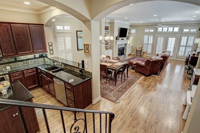 Building Photo - 246 Detering St