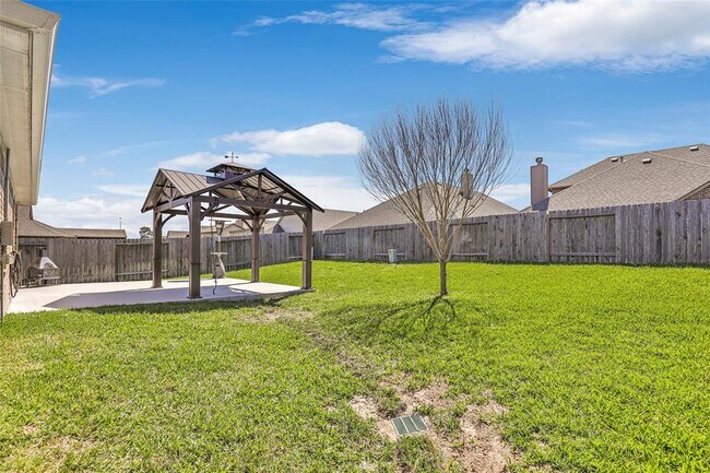 Building Photo - 18115 Van Berkel Ln