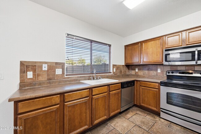 Building Photo - 5613 S 51st Dr